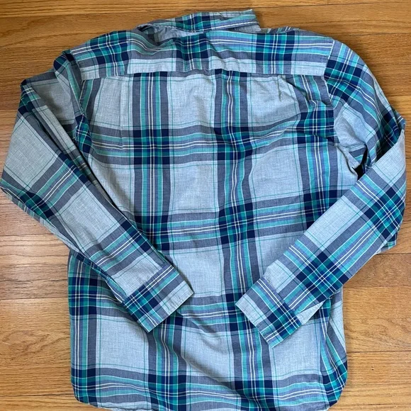 JCrew men’s woven button down - Picture 4 of 5